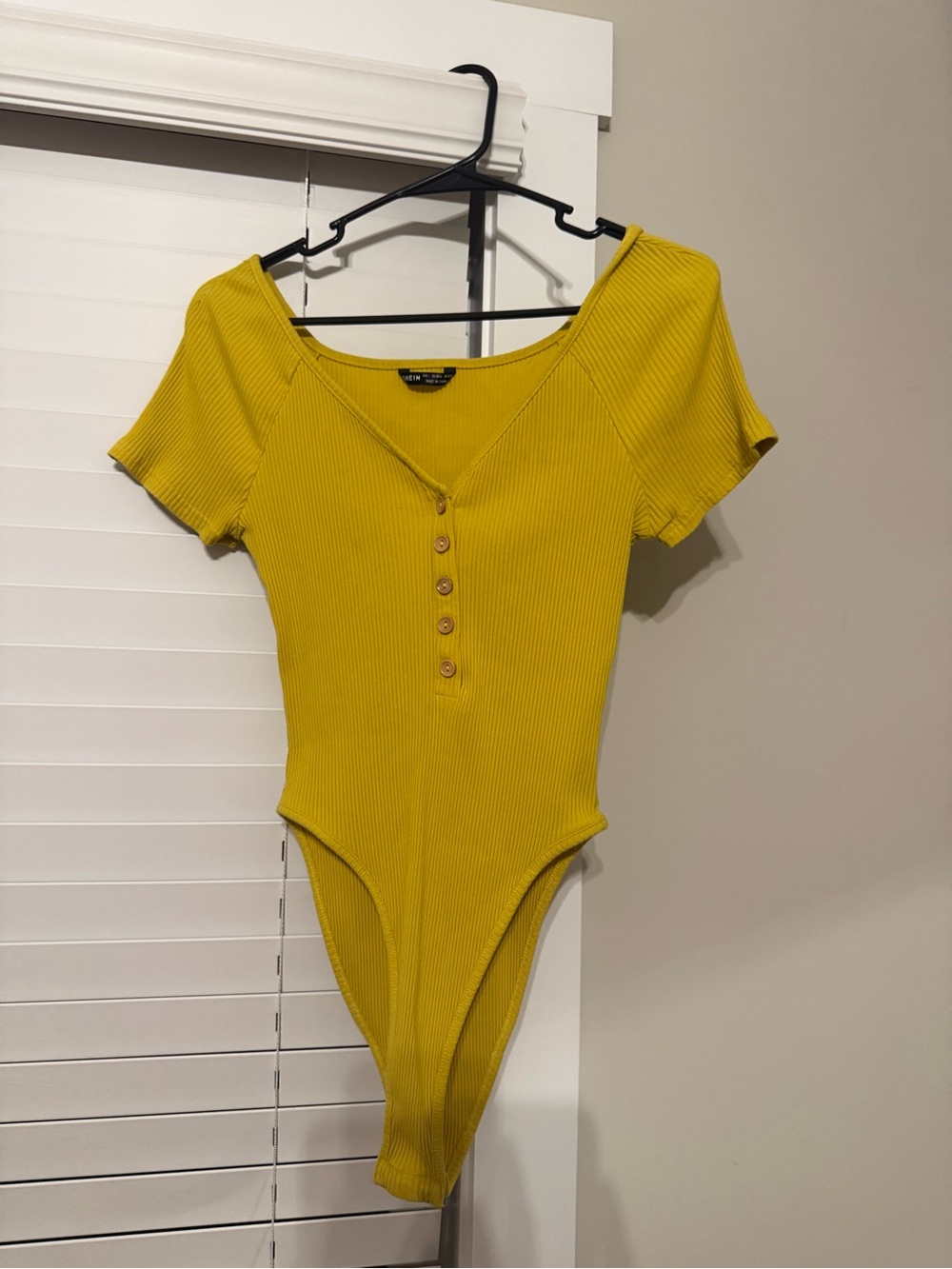 SHEIN Yellow Ribbed Button-Front Short Sleeve Bodysuit